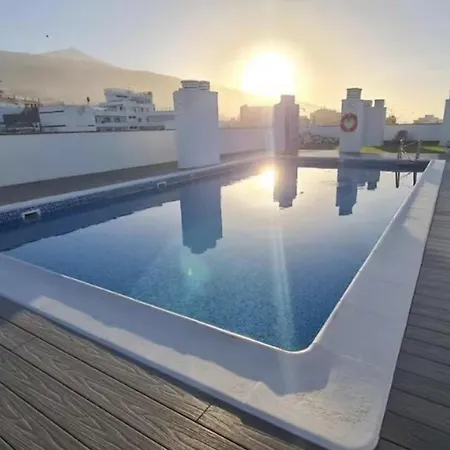 With Rooftop Pool Lejlighed *