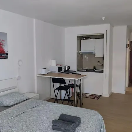 With Rooftop Pool Lejlighed