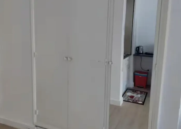 With Rooftop Pool 아파트 *