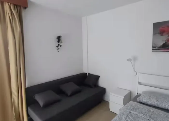 With Rooftop Pool 아파트 *